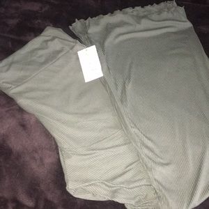 3XL NWT No Boundaries Soft stretchy pants camo Green. Brand new.